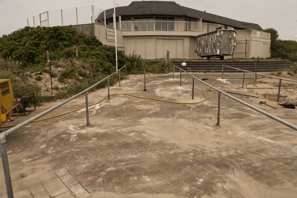 Nieuws uit Castricum: strand heeft geïmproviseerde fietsenstalling